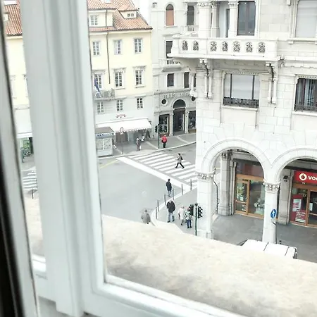 Piazza Goldoni 3* Trieste