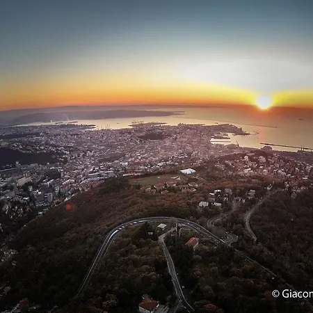 Piazza Goldoni Bed and Breakfast Τεργέστη