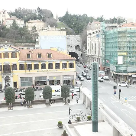 Bed and breakfast Piazza Goldoni 3*