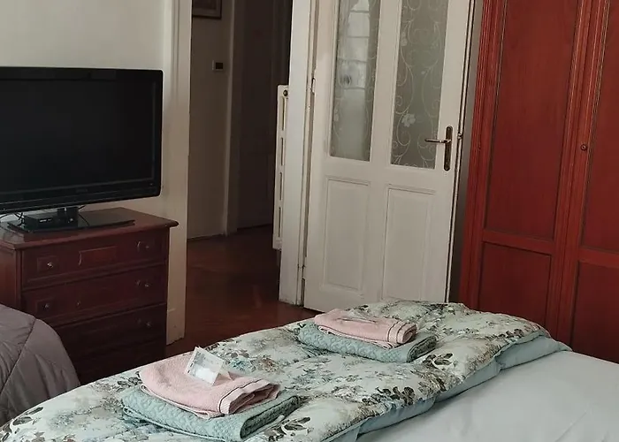 Piazza Goldoni Terst