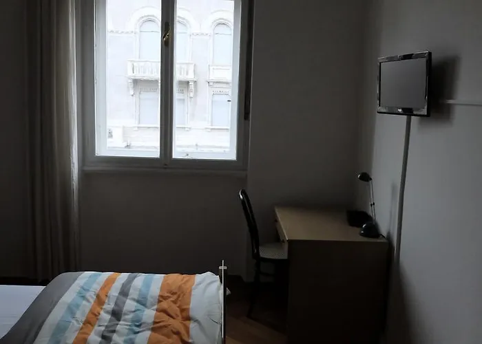 Bed & Breakfast Piazza Goldoni Terst