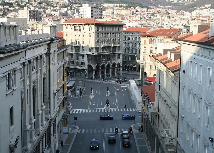 Piazza Goldoni 3* Terst